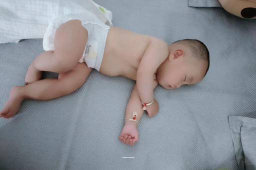 聊城三个月宝宝抬头不稳